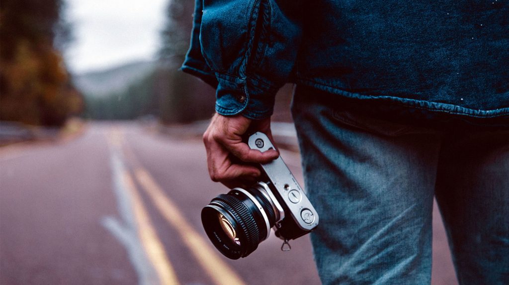 Appareil photo dans une main