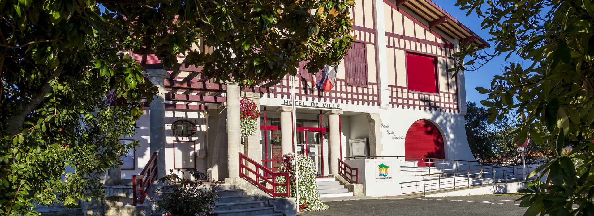 Devanture de l'Hôtel de Parentis en Born